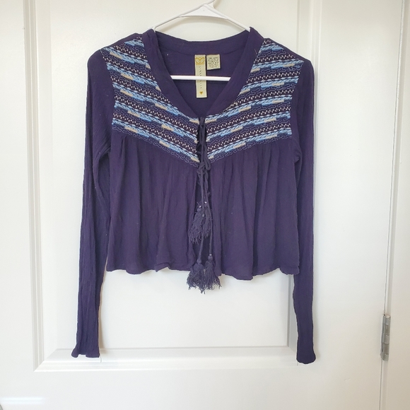 Dizzy Love Long Sleeve Crop Top - Picture 1 of 4